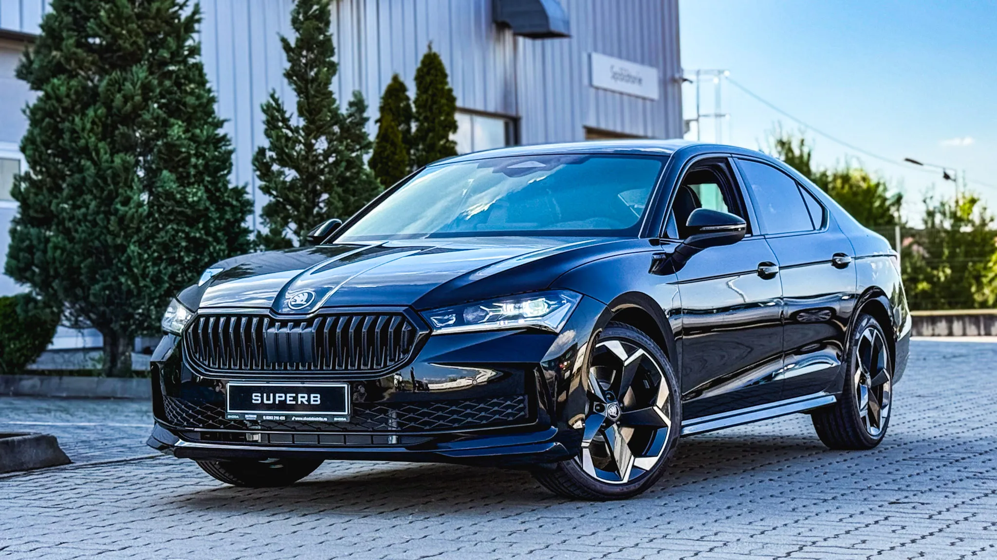 Imaginea unui Superb Sportline 2.0 TDI 4x4 DSG