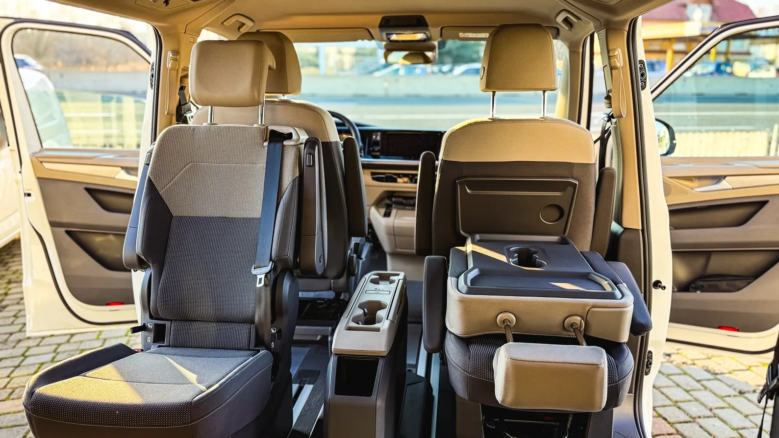 Imaginea unui Multivan Life L 2.0 TDI 110KW