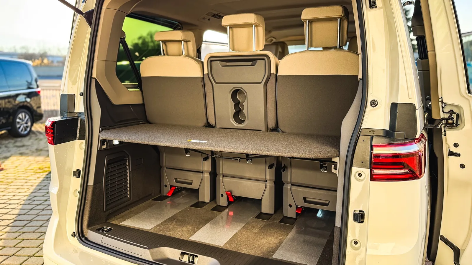 Imaginea unui Multivan Life L 2.0 TDI 110KW