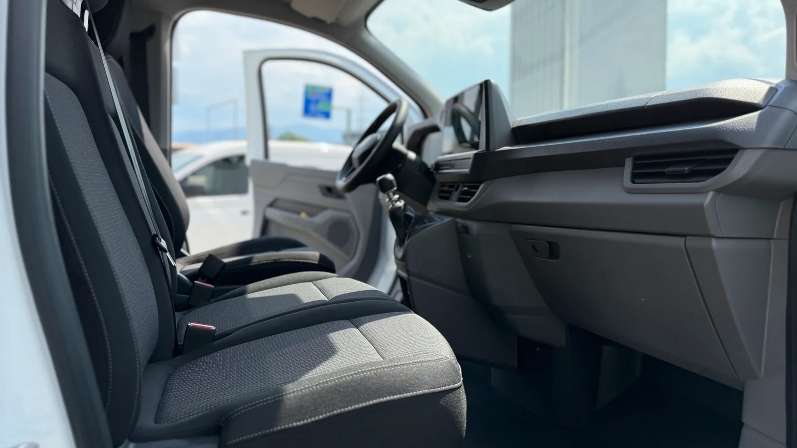 Imaginea unui T7 Furgon LR 2.0 TDI 81 kW