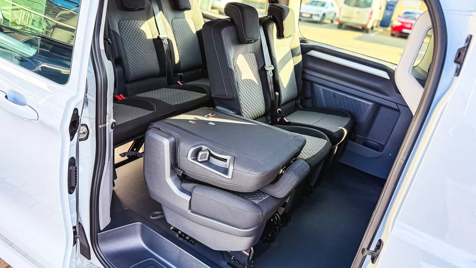 Imaginea unui Caravelle Life LR 2.0 TDI 81 kW