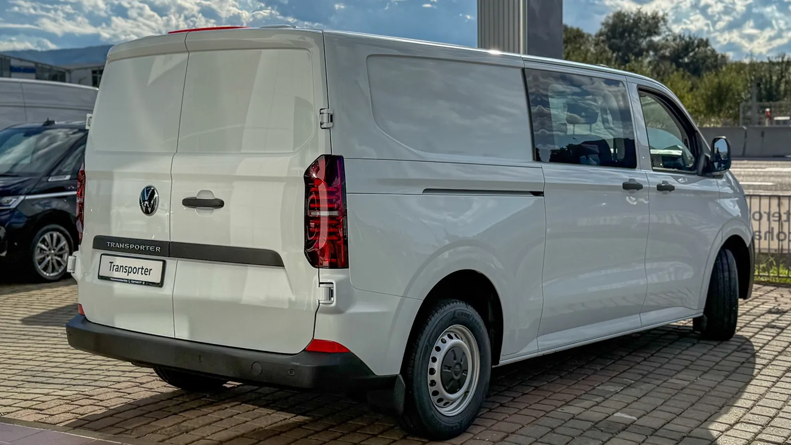 Imaginea unui T7 Furgon Plus LR 2.0 TDI 81 kW