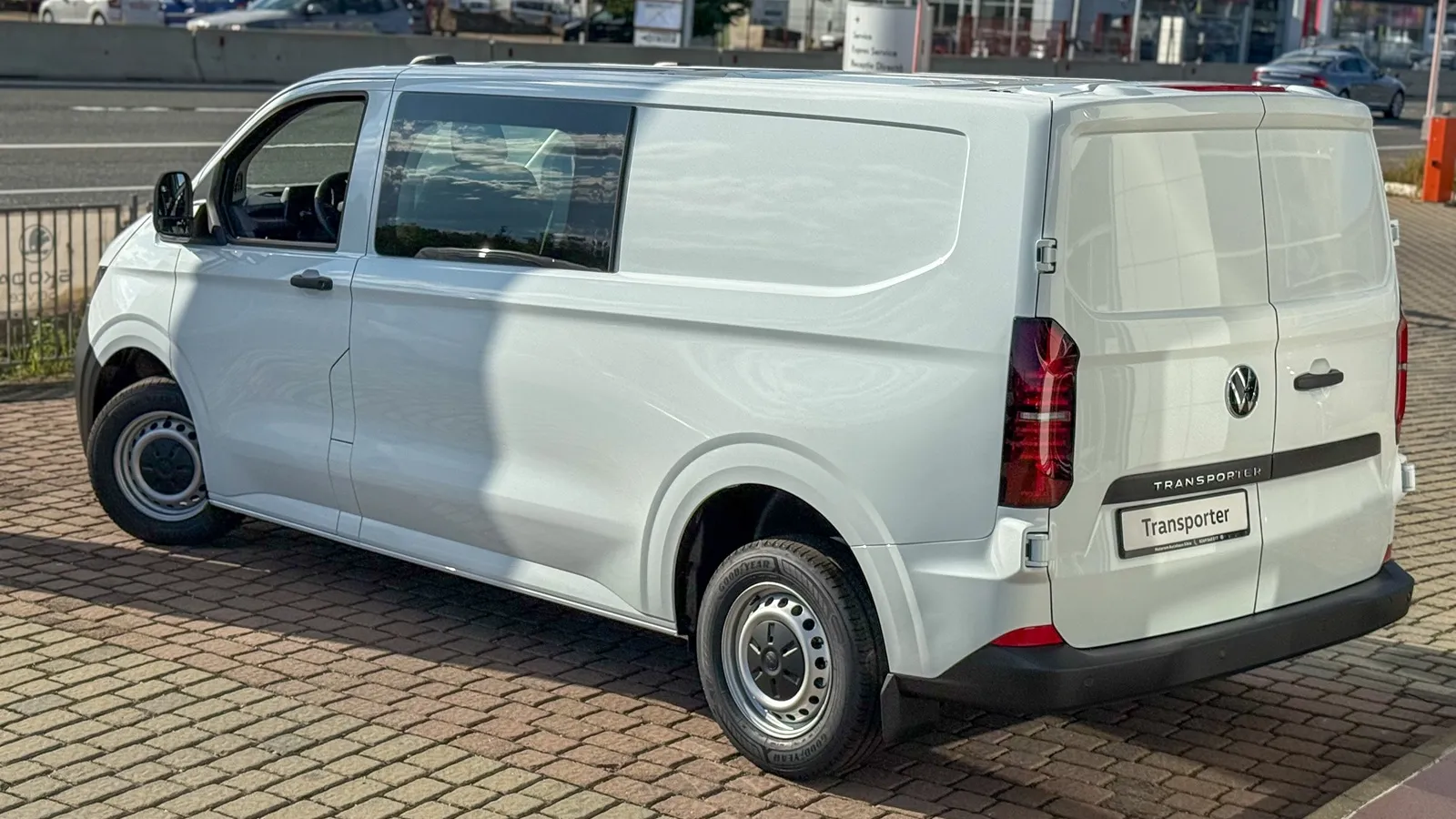 Imaginea unui T7 Furgon Plus LR 2.0 TDI 81 kW