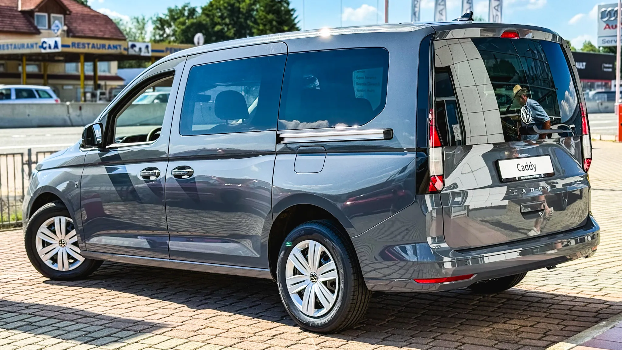 Imaginea unui Caddy Maxi 2.0 TDI 90 kW DSG