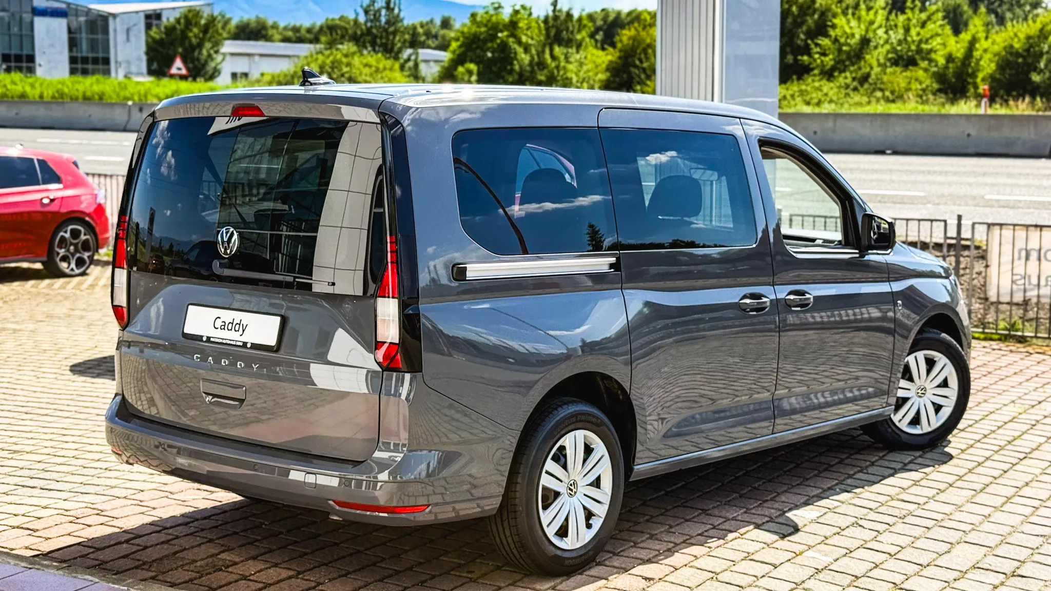 Imaginea unui Caddy Maxi 2.0 TDI 90 kW DSG