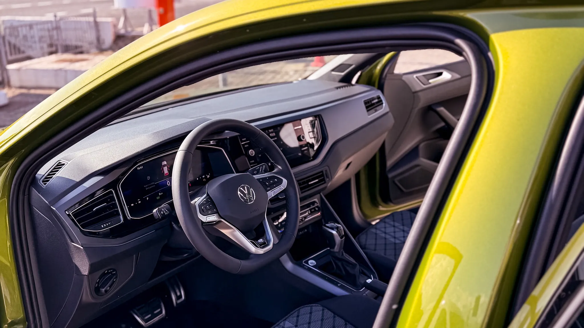 Imaginea unui Taigo R-Line 1.5 TSI DSG