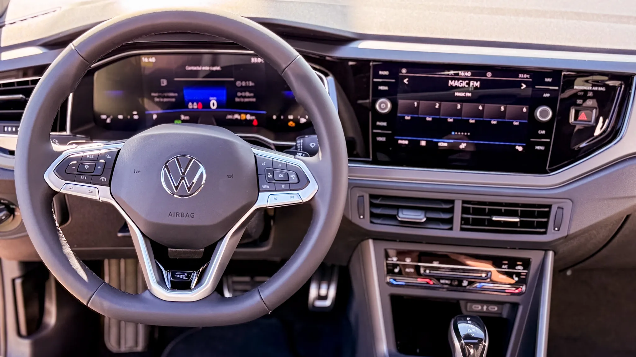 Imaginea unui Taigo R-Line 1.5 TSI DSG