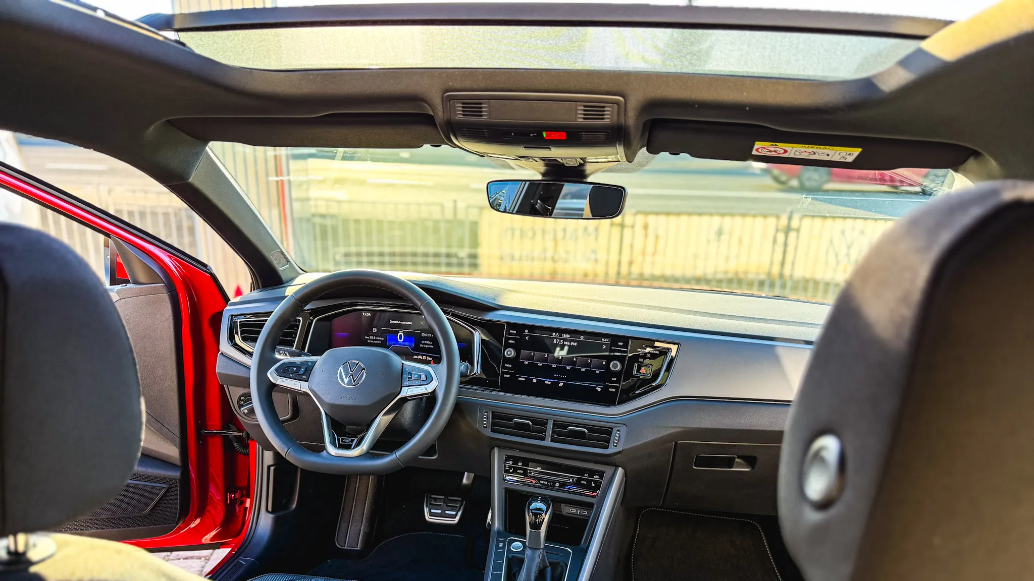 Imaginea unui Taigo R-Line 1.5 TSI DSG