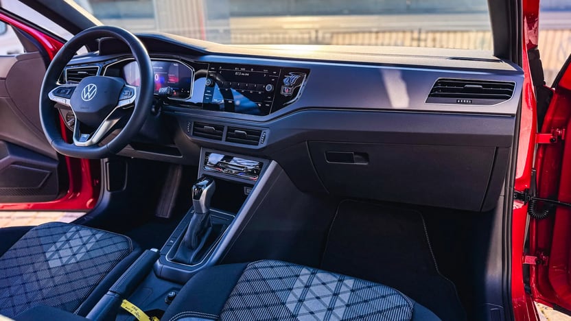 Imaginea unui Taigo R-Line 1.5 TSI DSG