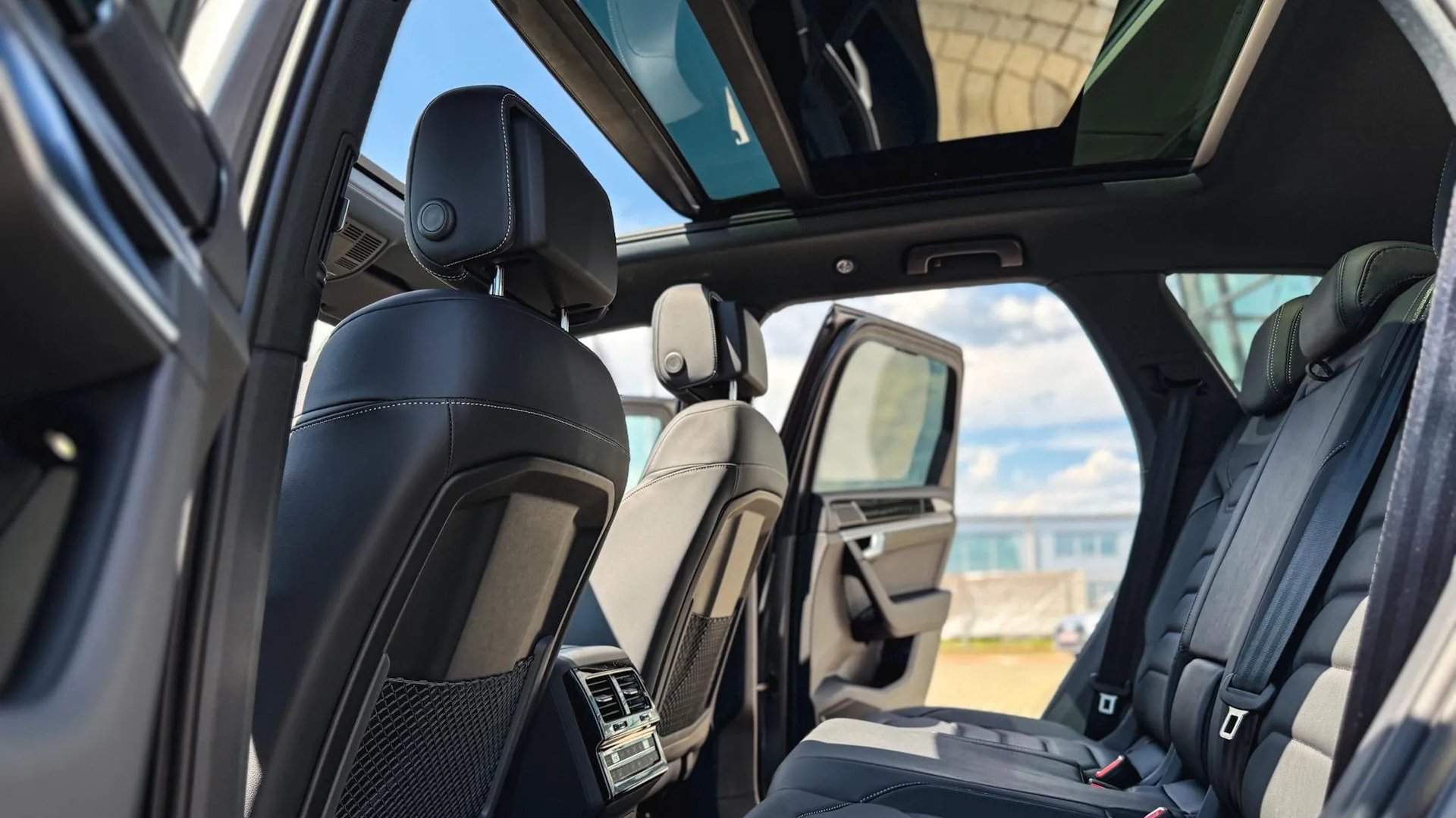 Noul Touareg R-Line V6 TDI