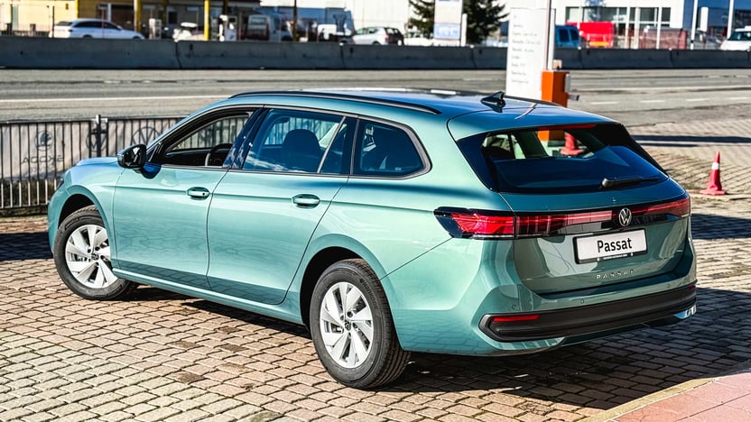 Imaginea unui Passat Base 2.0 TDI