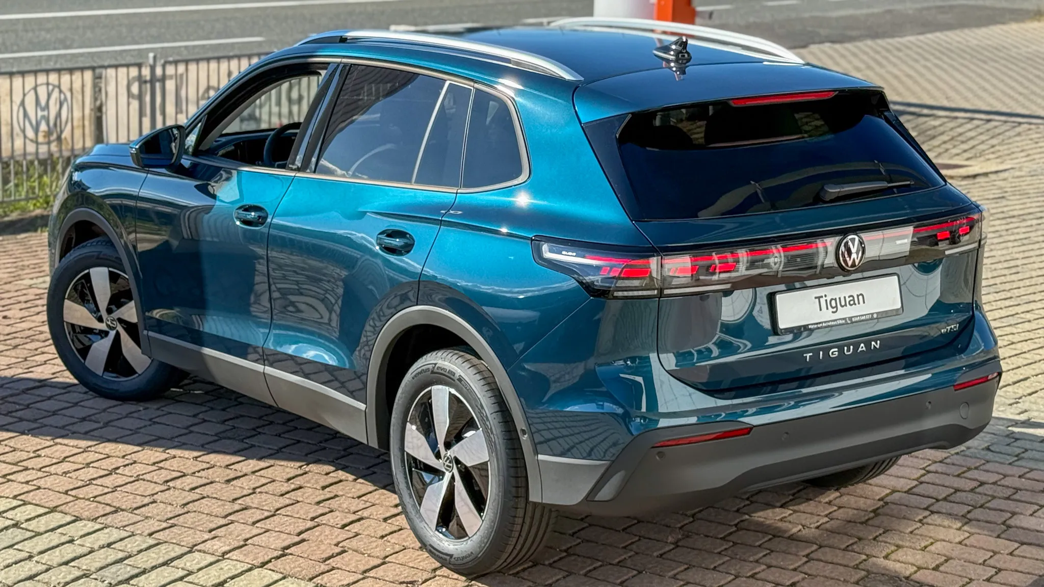 Imaginea unui Noul Tiguan Life 1,5 eTSI DSG