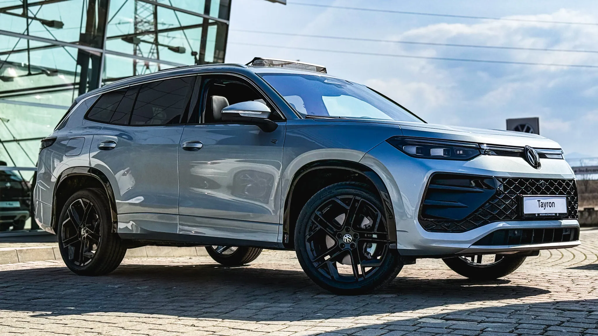 Imaginea unui Tayron R-Line TSI Hybrid