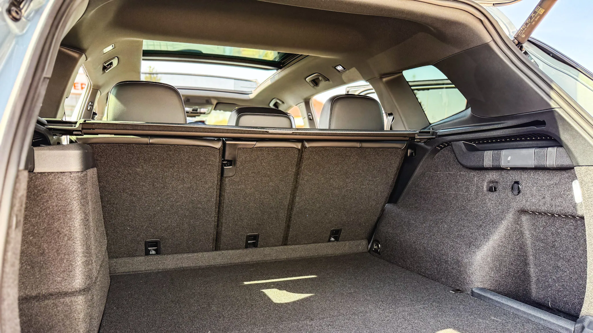 Imaginea unui Tayron R-Line TSI Hybrid