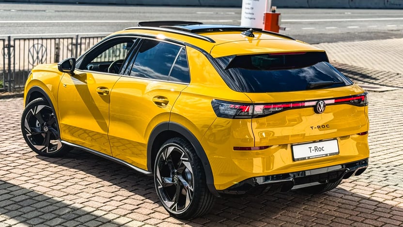 Imaginea unui Noul T-Roc R-Line 1.5 eTSI DSG