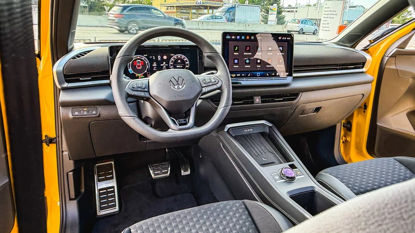 Imaginea unui Noul T-Roc R-Line 1.5 eTSI DSG