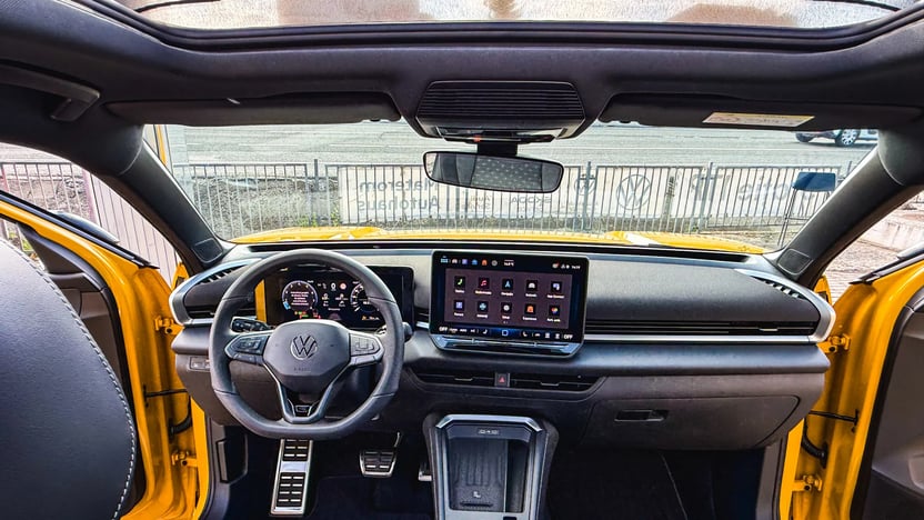 Imaginea unui Noul T-Roc R-Line 1.5 eTSI DSG