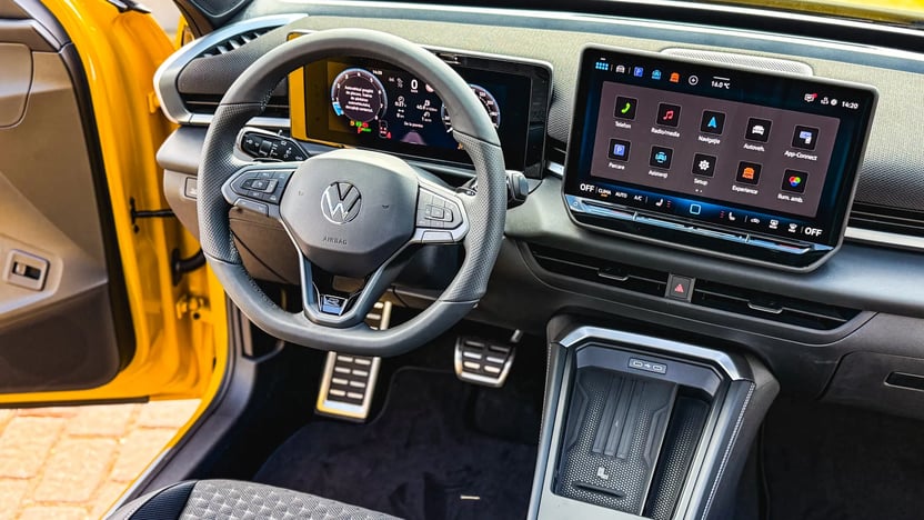 Imaginea unui Noul T-Roc R-Line 1.5 eTSI DSG