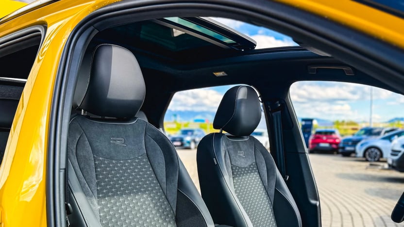 Imaginea unui Noul T-Roc R-Line 1.5 eTSI DSG