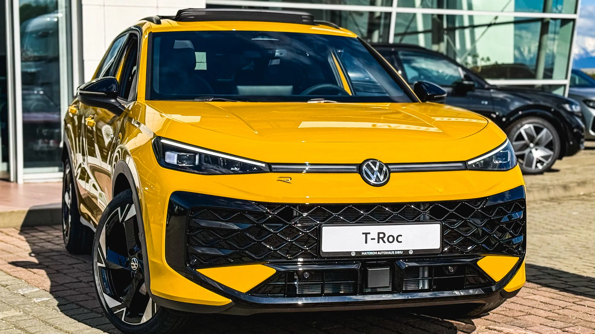 Imaginea unui Noul T-Roc R-Line 1.5 eTSI DSG