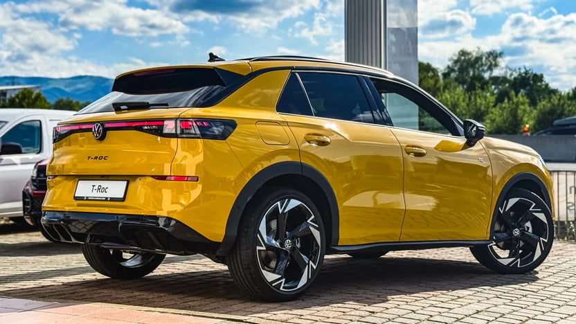 Imaginea unui Noul T-Roc R-Line 1.5 eTSI DSG