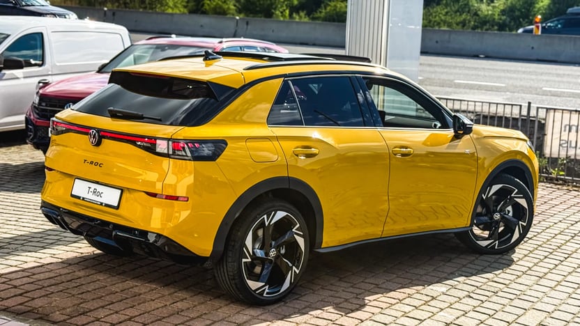 Imaginea unui Noul T-Roc R-Line 1.5 eTSI DSG