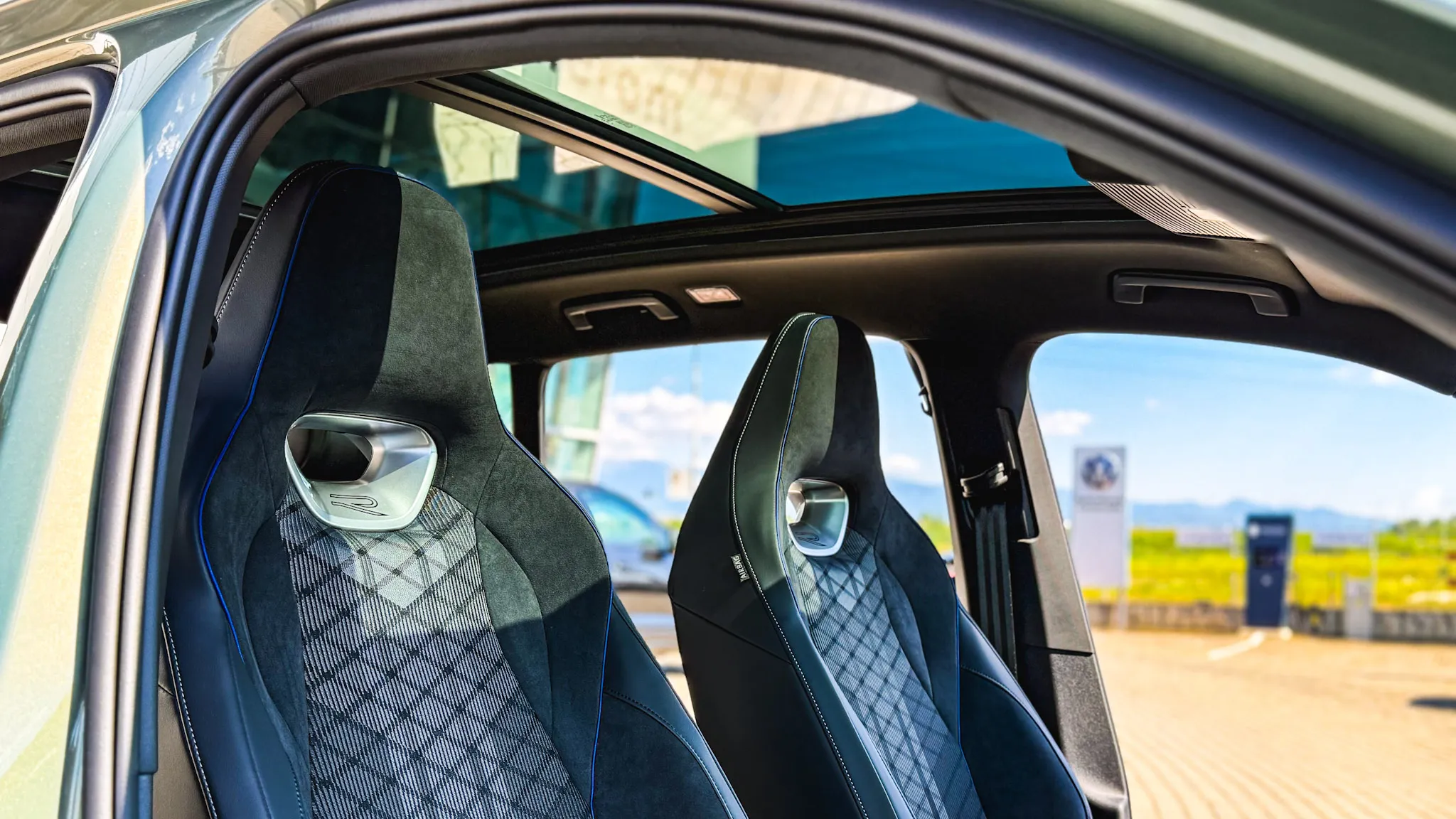 Imaginea unui Tiguan Sport Hybrid 1,5 TSI DSG