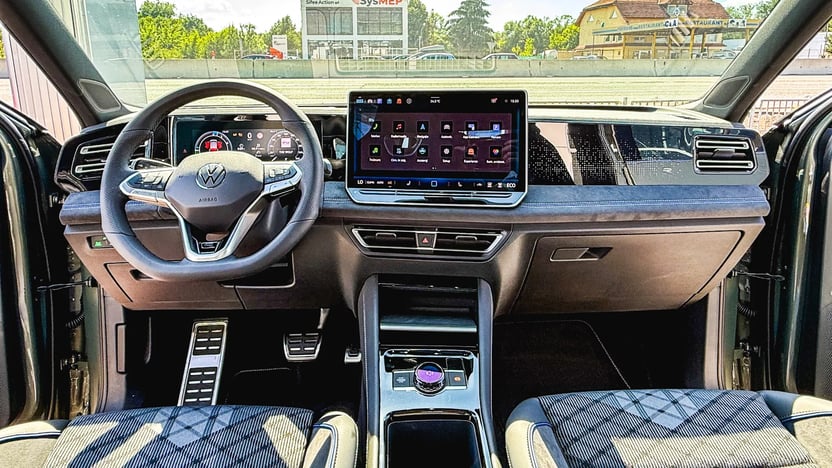 Imaginea unui Tiguan Sport Hybrid 1,5 TSI DSG