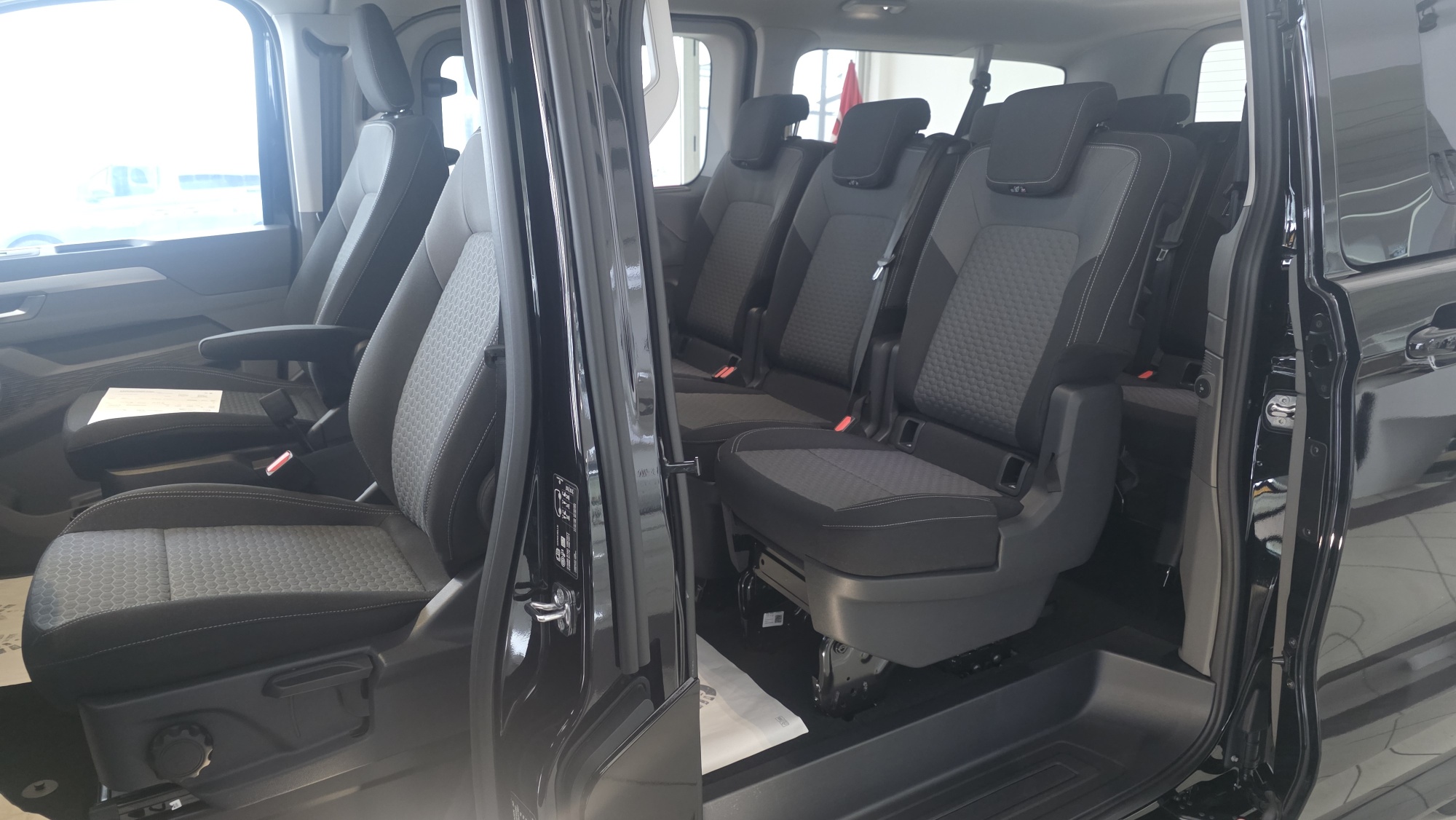 Slika T7 Caravelle Life LR