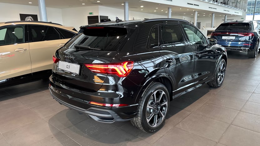Obrázok Q3 Sport edition 40 TFSI quattro STR