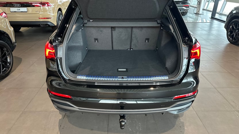 Obrázok Q3 Sport edition 40 TFSI quattro STR