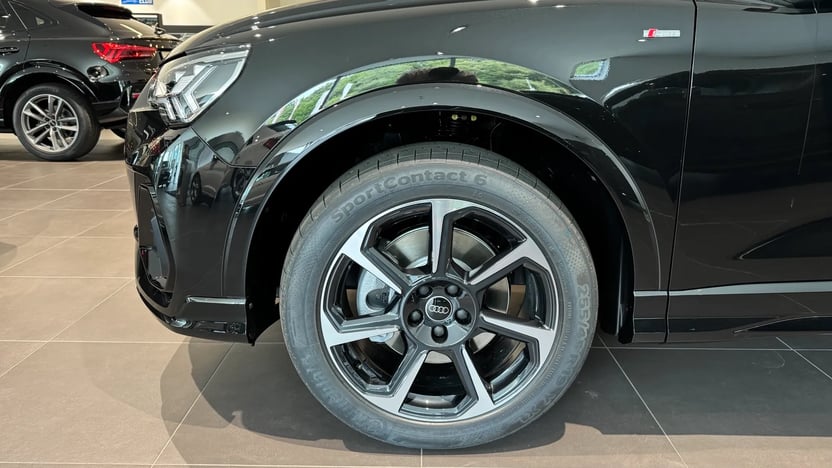 Obrázok Q3 Sport edition 40 TFSI quattro STR