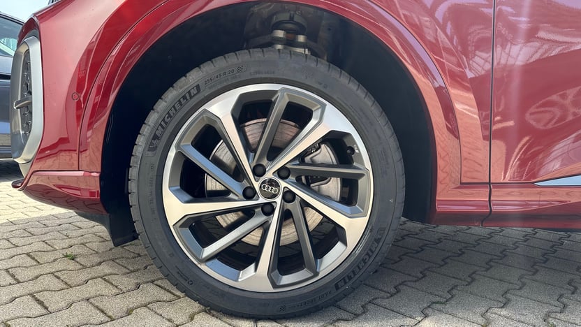 Obrázok Q5 SUV TDI quattro 150kW STR