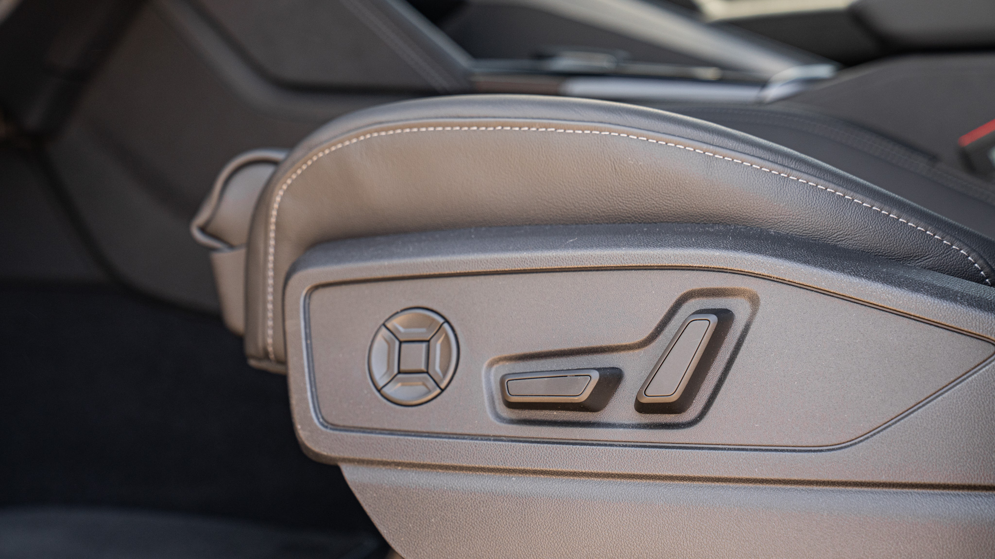 Obrázok Q5 SUV TDI quattro 150kW STR