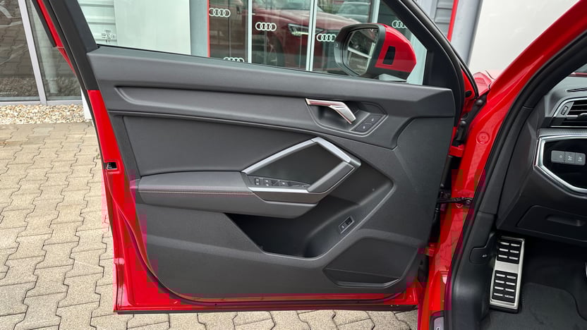 Obrázok Q3 Sport edition 40 TFSI quattro STR