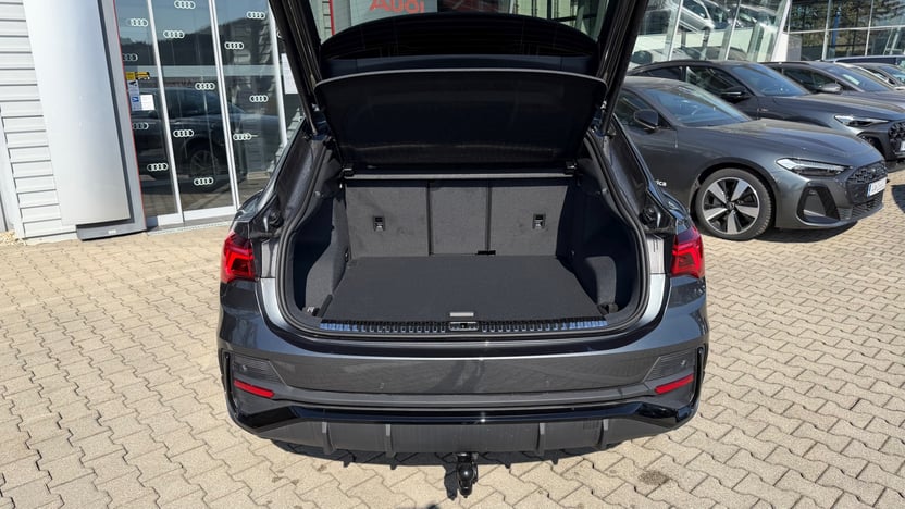 Obrázok Q3 Sportb. Sport edition 40 TFSI quattro