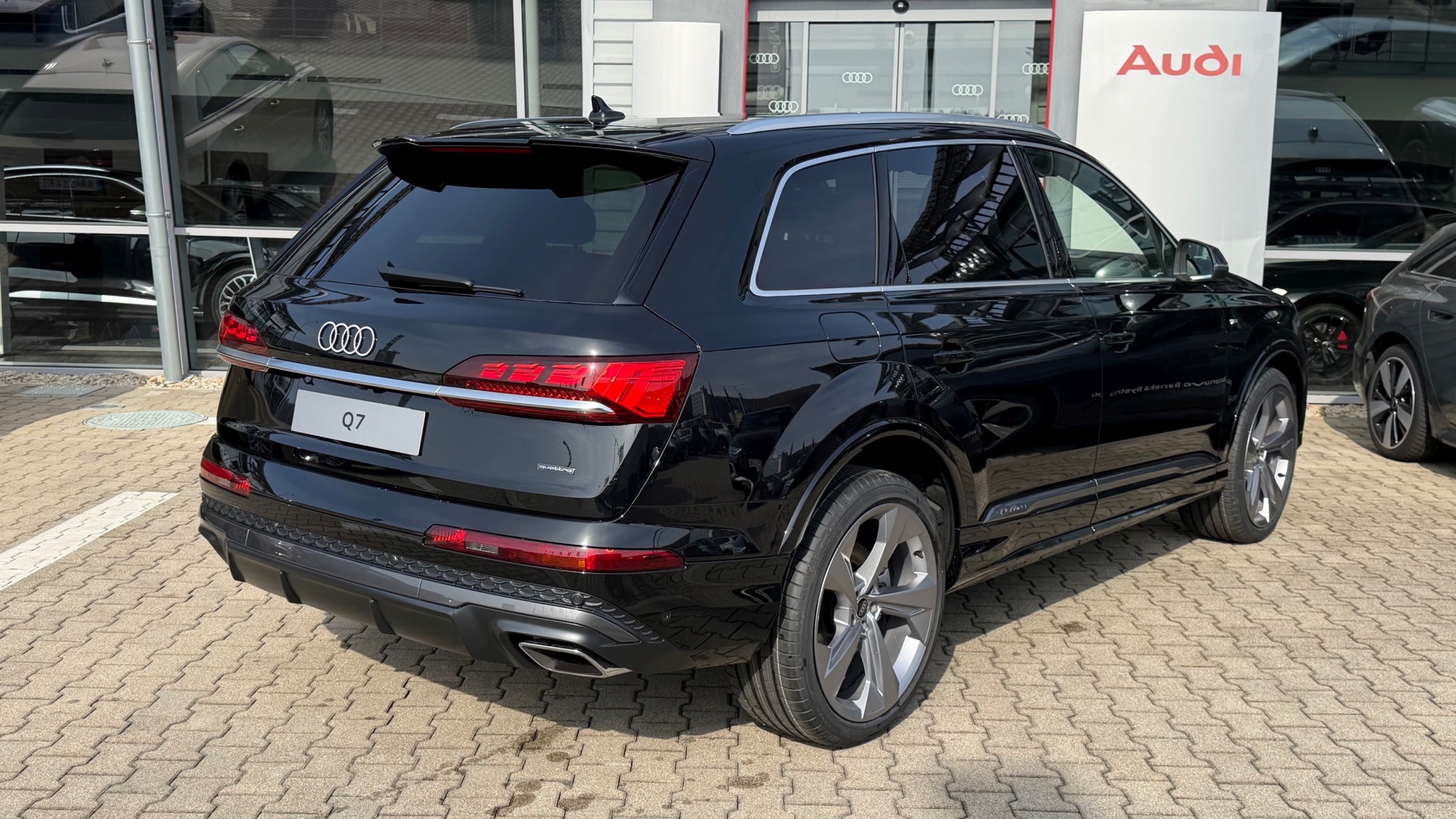 Obrázok Q7 SUV S line TFSI quattro 250kW