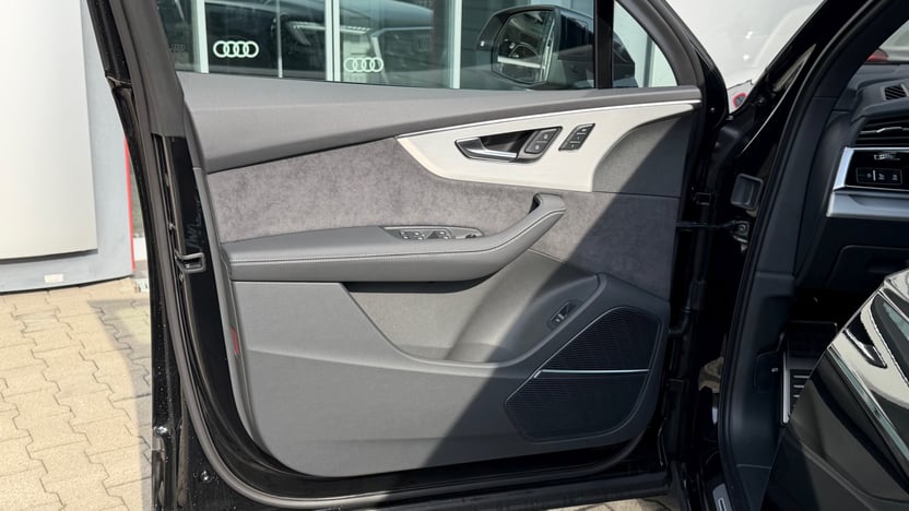 Obrázok Q7 SUV S line TFSI quattro 250kW