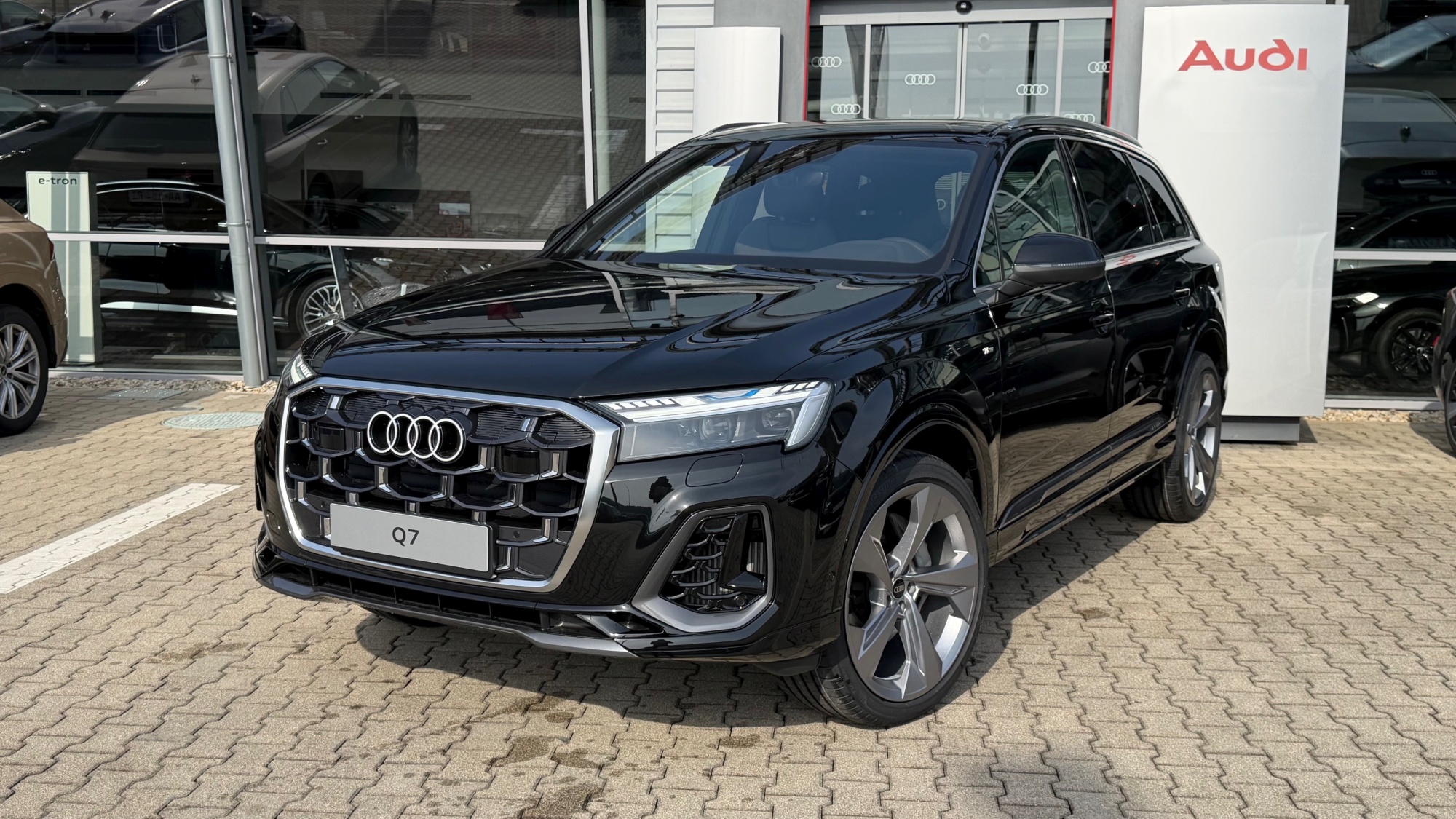 Obrázok Q7 SUV S line TFSI quattro 250kW