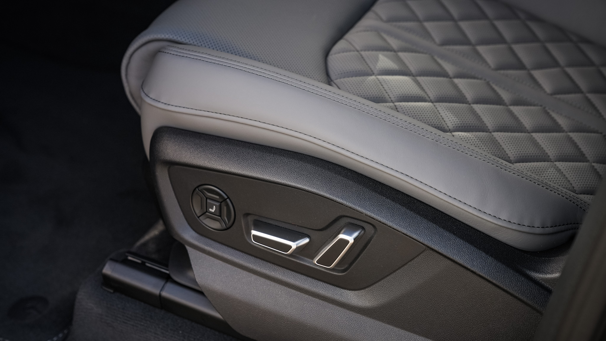 Obrázok Q7 SUV S line TDI quattro 210kW