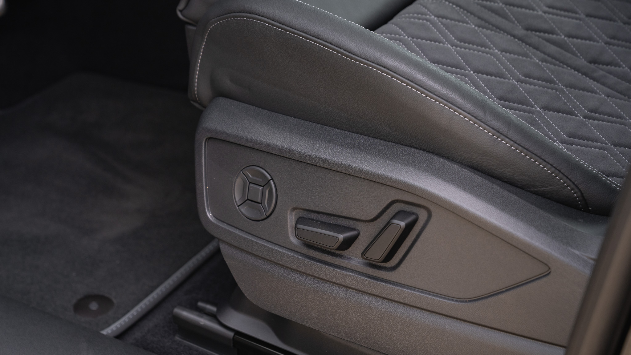 Obrázok Q5 SUV TDI quattro 150kW STR