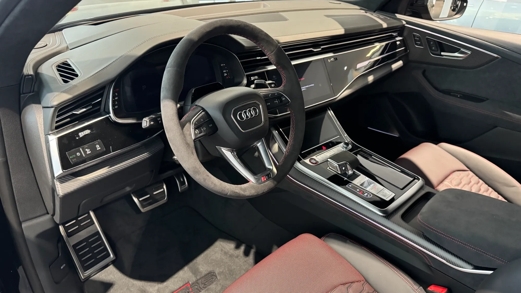 Obrázok RSQ8 performance TFSI quattro