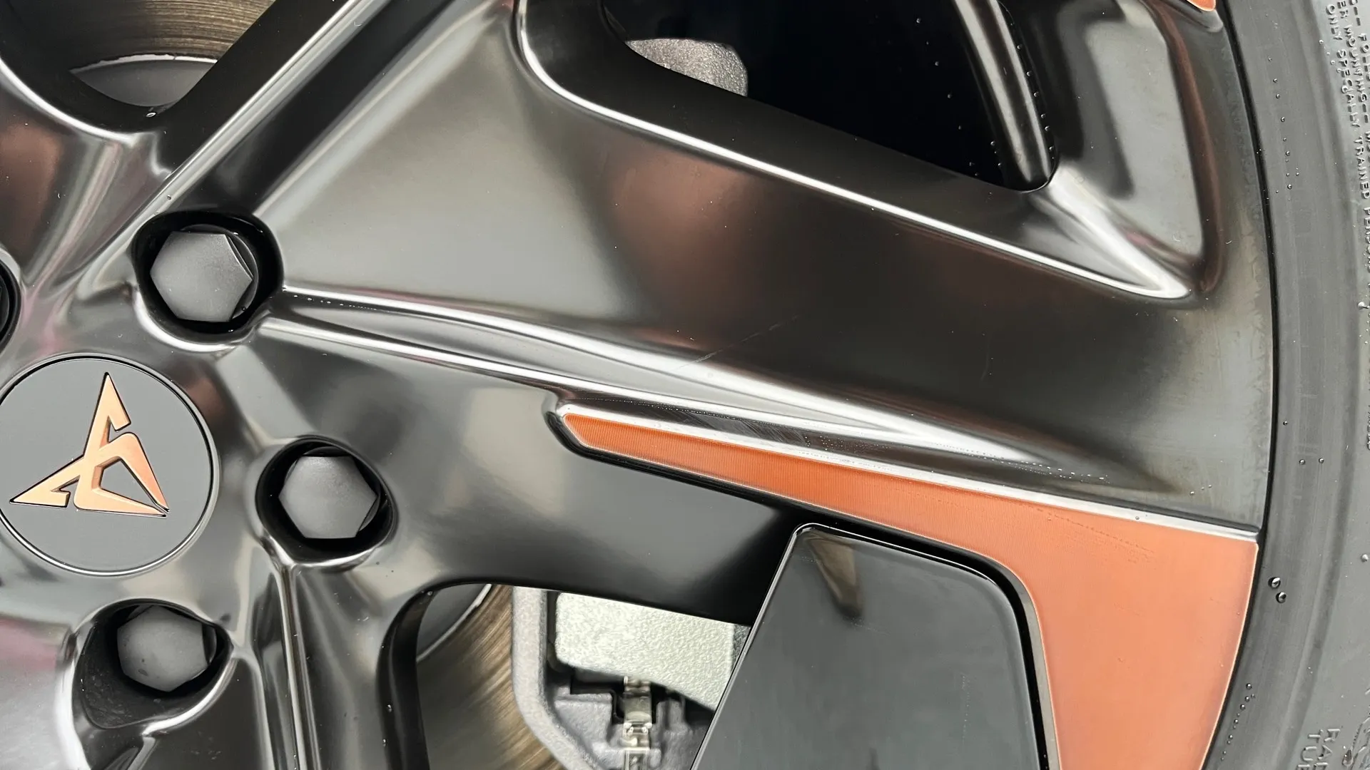 Obrázok CUPRA Tavascan VZ 340&#x2F;82 ADRENALINE 4D