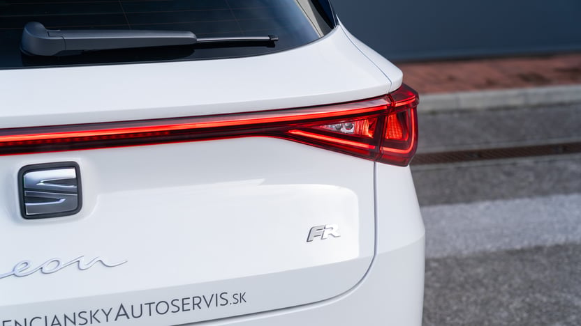 Obrázok Leon SP FR Black 1,5 eTSI 150 7DSG