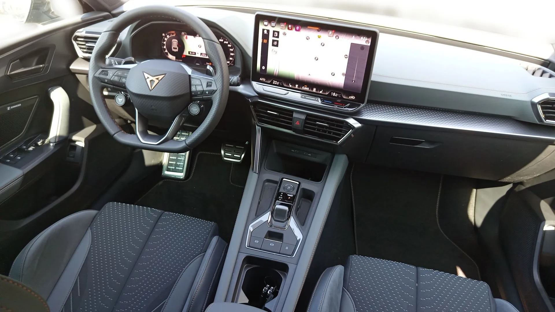 Obrázok CUPRA Leon SP VZ 2,0 TSI 333 4D 7-DSG