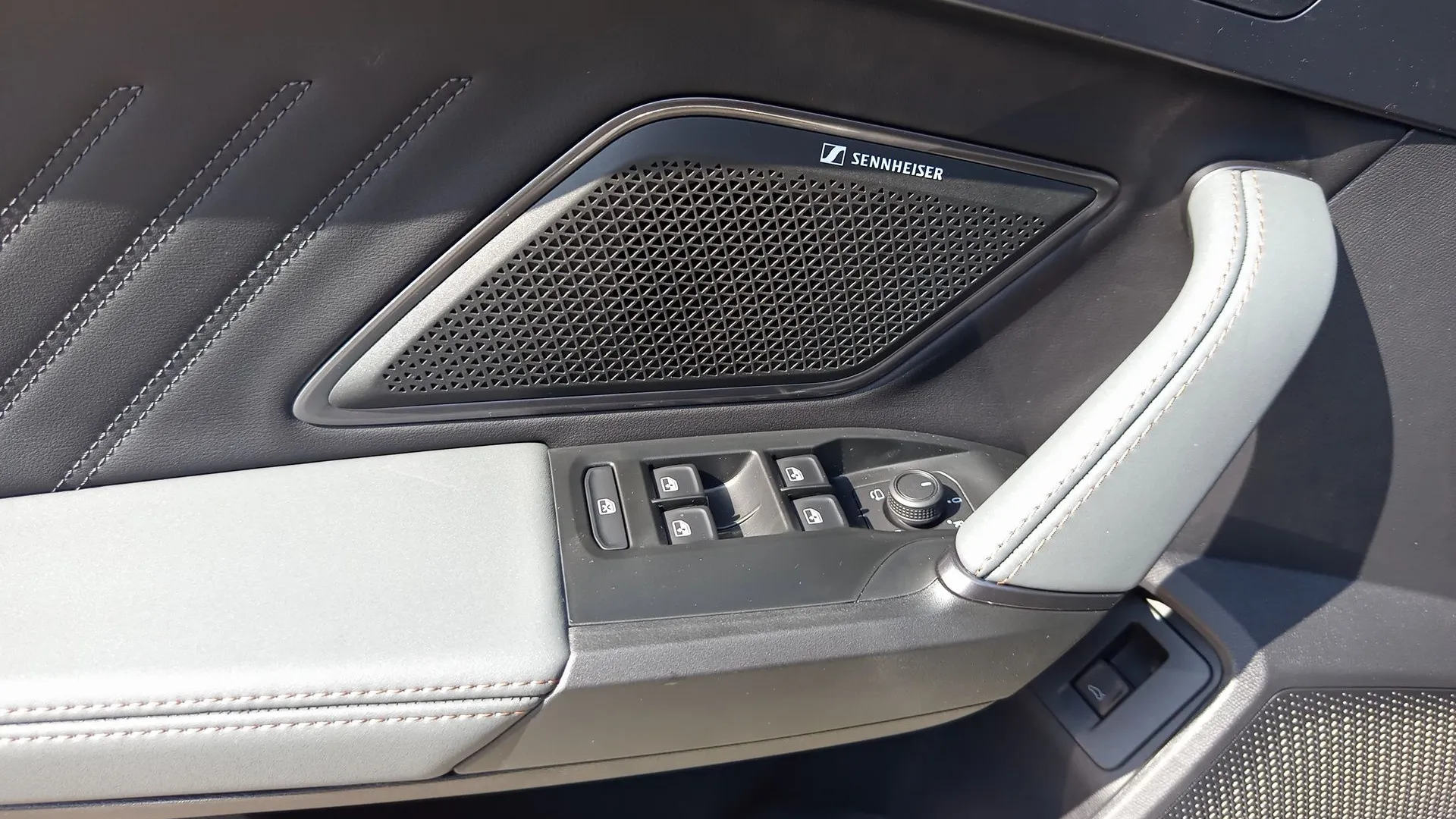 Obrázok CUPRA Leon SP VZ 2,0 TSI 333 4D 7-DSG