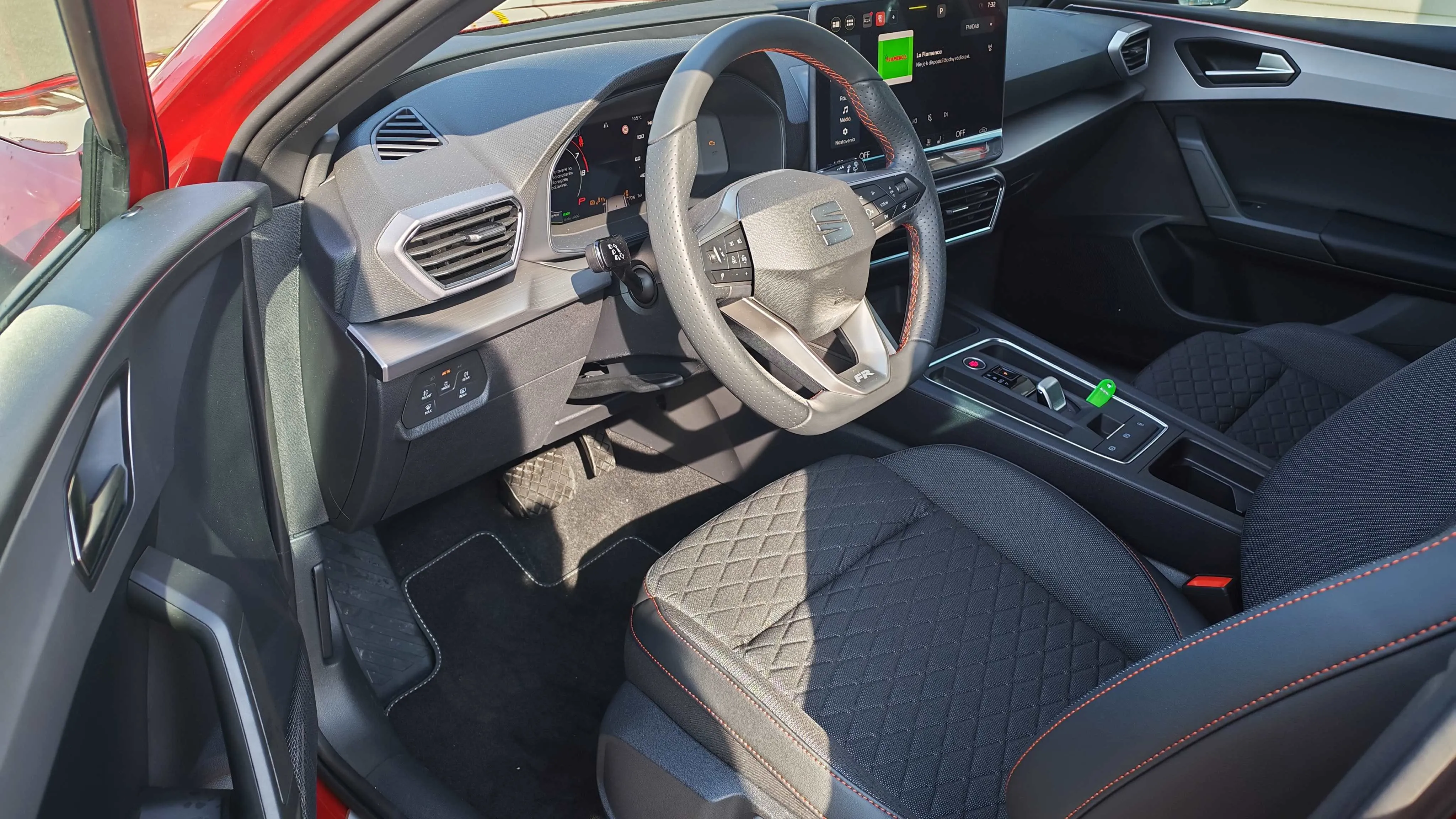 Obrázok Leon SP FR Black+ 1,5 eTSI 150 7DSG