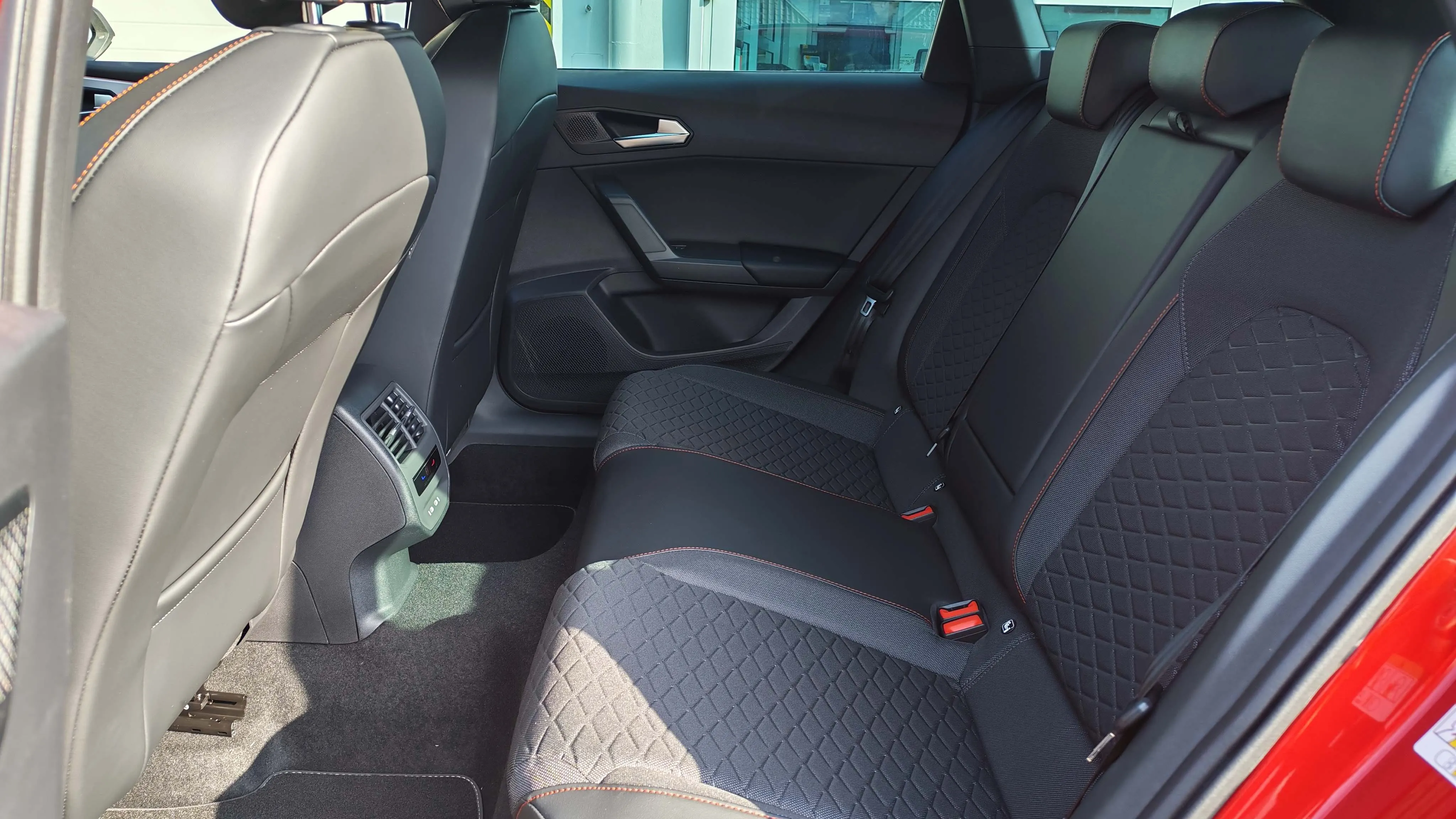 Obrázok Leon SP FR Black+ 1,5 eTSI 150 7DSG