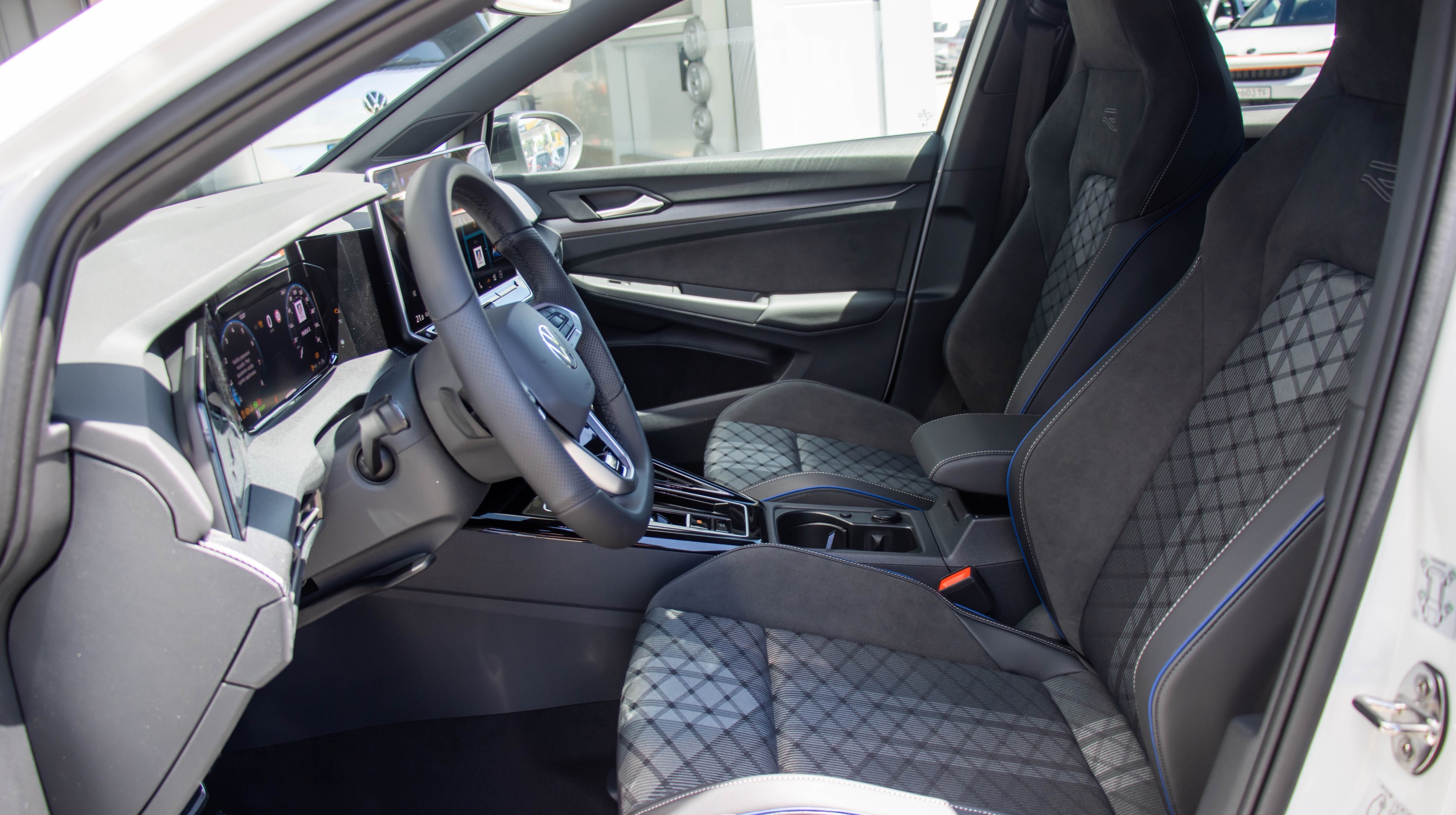 Obrázok Golf R-Line Limited 1.5 eTSI ACT DS7