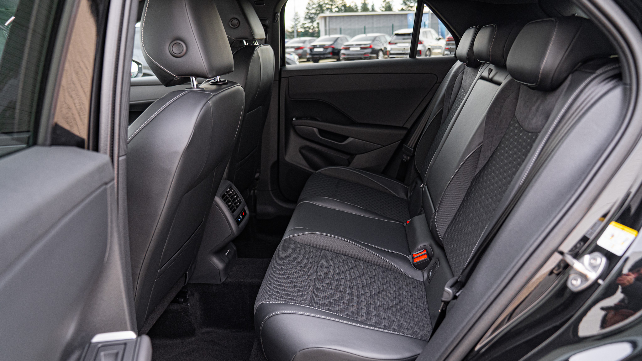 Obrázok T-Roc R-Line 1.5 eTSI DS7